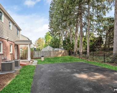 399 Gilbert - Photo Thumbnail 12