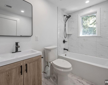 399 Gilbert - Photo Thumbnail 10