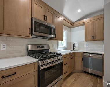 399 Gilbert - Photo Thumbnail 6