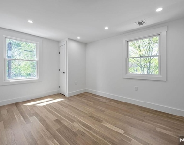 399 Gilbert - Photo Thumbnail 8