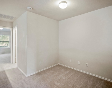 6419 Calgary Woods Lane - Photo Thumbnail 20