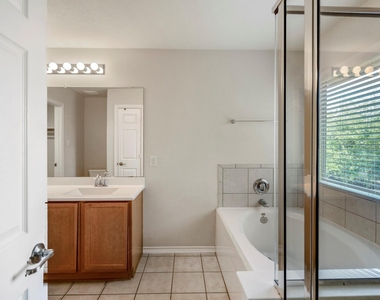 6419 Calgary Woods Lane - Photo Thumbnail 26