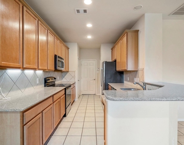 6419 Calgary Woods Lane - Photo Thumbnail 18
