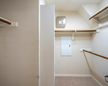 6419 Calgary Woods Lane - Photo Thumbnail 30