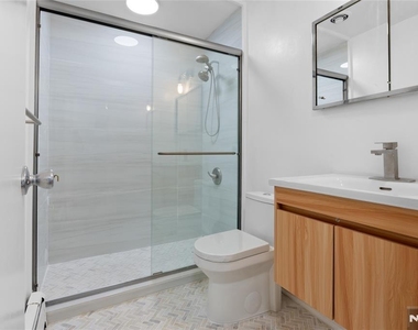 325 Westervelt - Photo Thumbnail 10