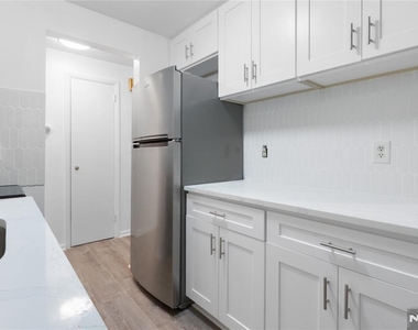 325 Westervelt - Photo Thumbnail 5