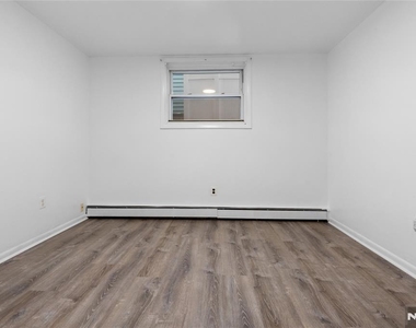 325 Westervelt - Photo Thumbnail 11