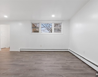325 Westervelt - Photo Thumbnail 8