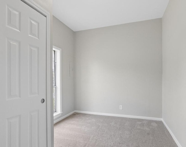 638 Kelly Lane - Photo Thumbnail 11