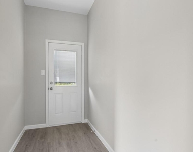 638 Kelly Lane - Photo Thumbnail 12