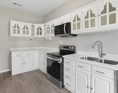 638 Kelly Lane - Photo Thumbnail 10