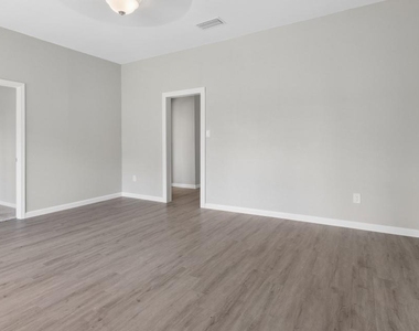 638 Kelly Lane - Photo Thumbnail 2