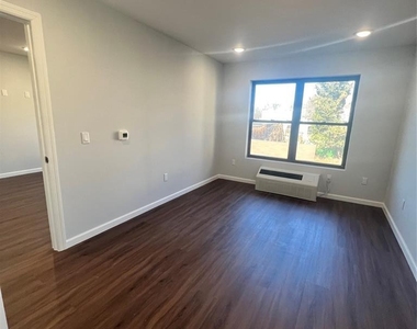 48 Spruce - Photo Thumbnail 5
