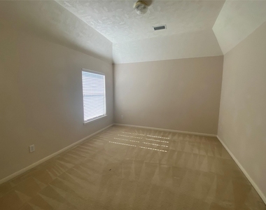 7626 Brighton Knolls Lane - Photo Thumbnail 10