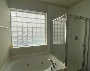 7626 Brighton Knolls Lane - Photo Thumbnail 9