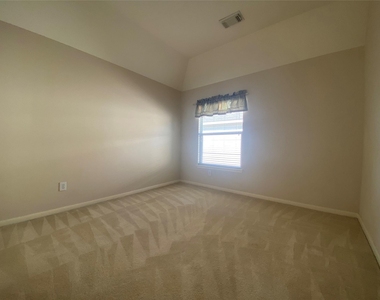 7626 Brighton Knolls Lane - Photo Thumbnail 4