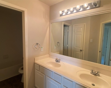7626 Brighton Knolls Lane - Photo Thumbnail 7