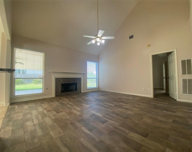 7626 Brighton Knolls Lane - Photo Thumbnail 16