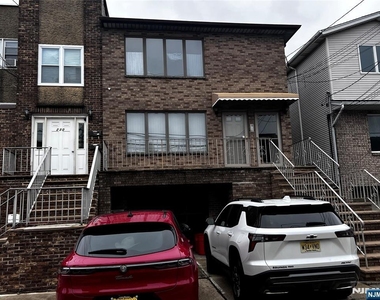 232 Cliff - Photo Thumbnail 7