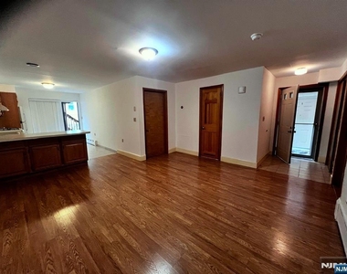 232 Cliff - Photo Thumbnail 3