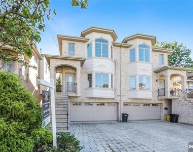 64 W Harwood - Photo Thumbnail 2