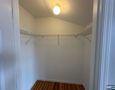 18 E Washington - Photo Thumbnail 15