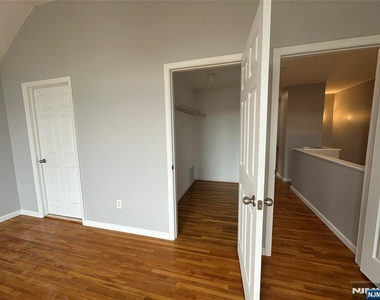 18 E Washington - Photo Thumbnail 13
