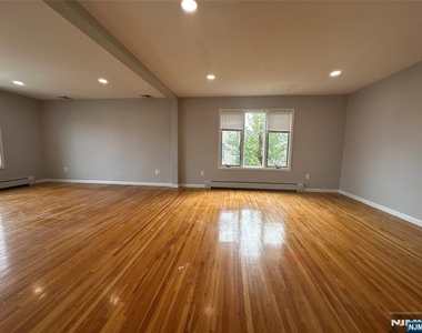 18 E Washington - Photo Thumbnail 3