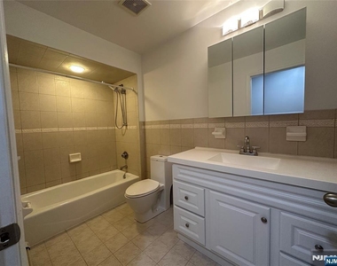 18 E Washington - Photo Thumbnail 6