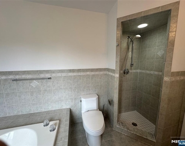 18 E Washington - Photo Thumbnail 11
