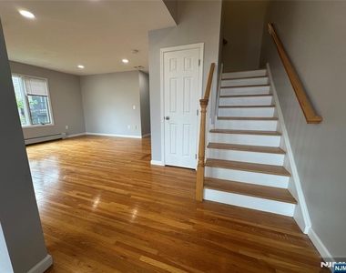 18 E Washington - Photo Thumbnail 4