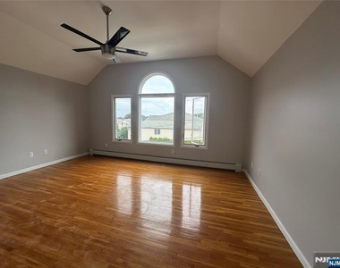 18 E Washington - Photo Thumbnail 12