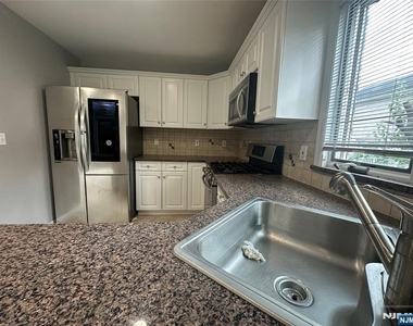 18 E Washington - Photo Thumbnail 18