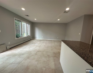 18 E Washington - Photo Thumbnail 20