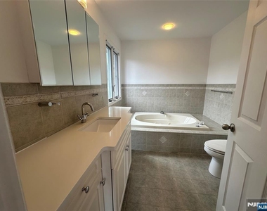 18 E Washington - Photo Thumbnail 9