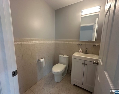 18 E Washington - Photo Thumbnail 1