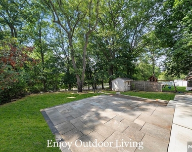 572 Ridgeland - Photo Thumbnail 24