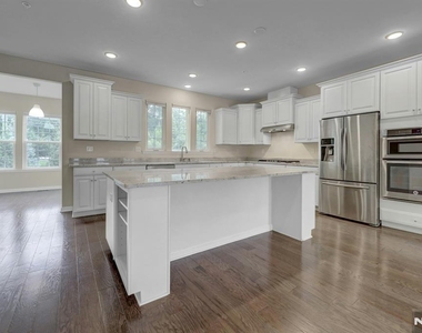 704 Cottonwood - Photo Thumbnail 9