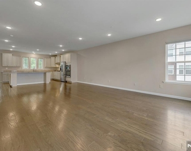 704 Cottonwood - Photo Thumbnail 5