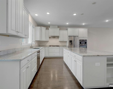 704 Cottonwood - Photo Thumbnail 8