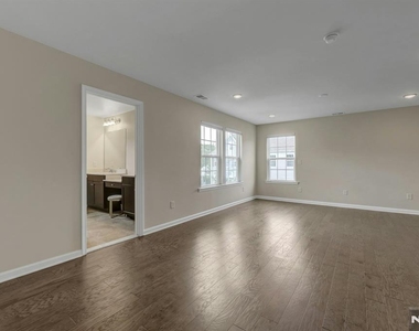 704 Cottonwood - Photo Thumbnail 15