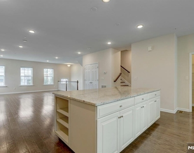 704 Cottonwood - Photo Thumbnail 10