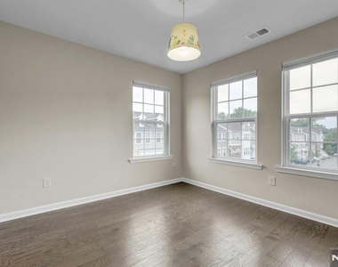 704 Cottonwood - Photo Thumbnail 23