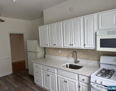 995 Teaneck - Photo Thumbnail 10