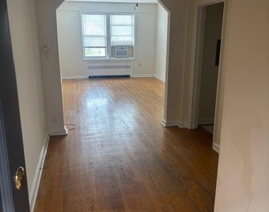 995 Teaneck - Photo Thumbnail 5