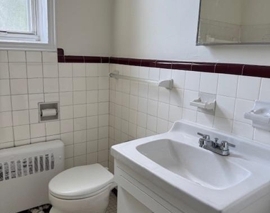 995 Teaneck - Photo Thumbnail 12