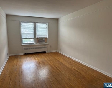 995 Teaneck - Photo Thumbnail 7