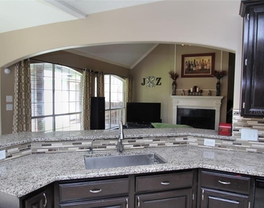 7114 Emerald Glen Drive - Photo Thumbnail 7