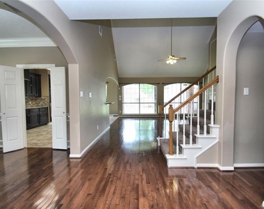 7114 Emerald Glen Drive - Photo Thumbnail 3