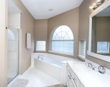 7114 Emerald Glen Drive - Photo Thumbnail 14